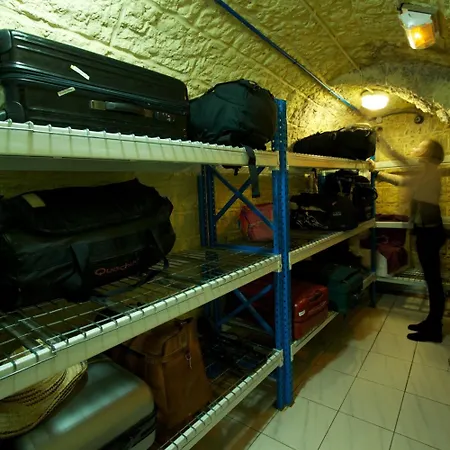 Internationale Des Jeunes Hostel *