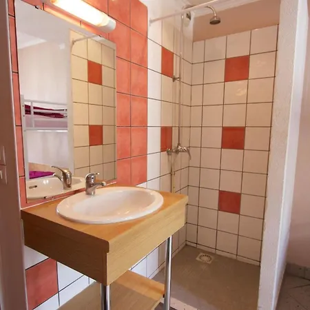 Internationale Des Jeunes Hostel
