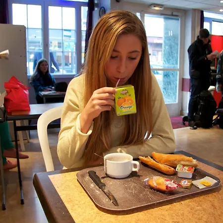 Internationale Des Jeunes Hostel Paris
