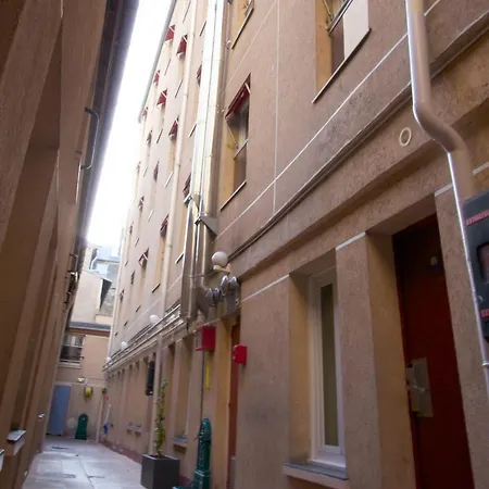 Internationale Des Jeunes Hostel