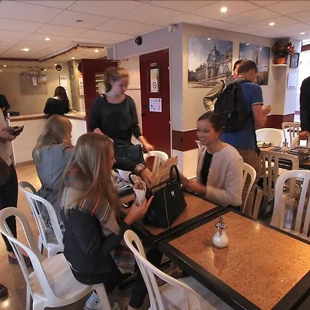 Internationale Des Jeunes Hostel