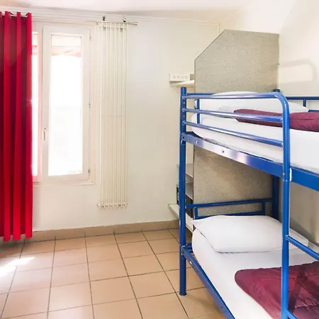 Internationale Des Jeunes Albergue