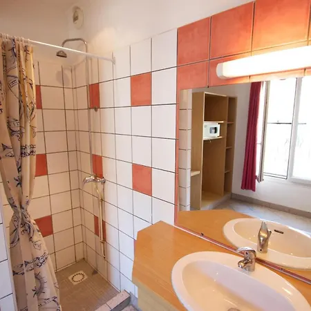 Internationale Des Jeunes Albergue
