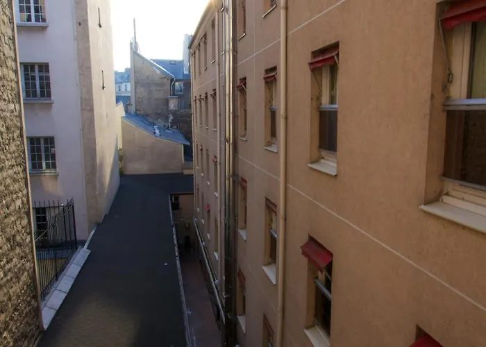 Internationale Des Jeunes Ostello *