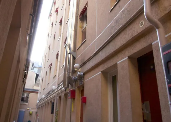 Internationale Des Jeunes Ostello